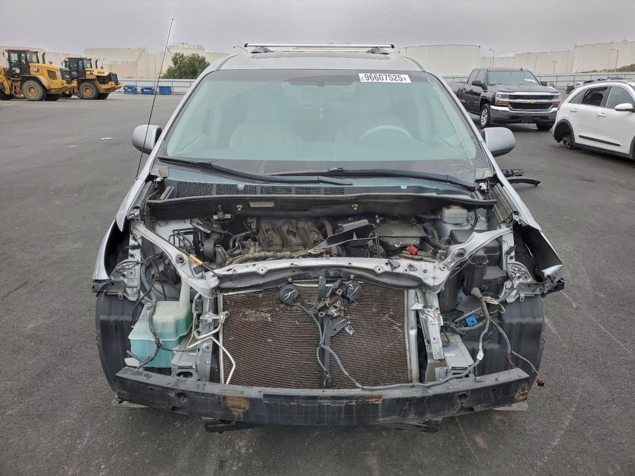 2014 TOYOTA SIENNA XLE photo 5