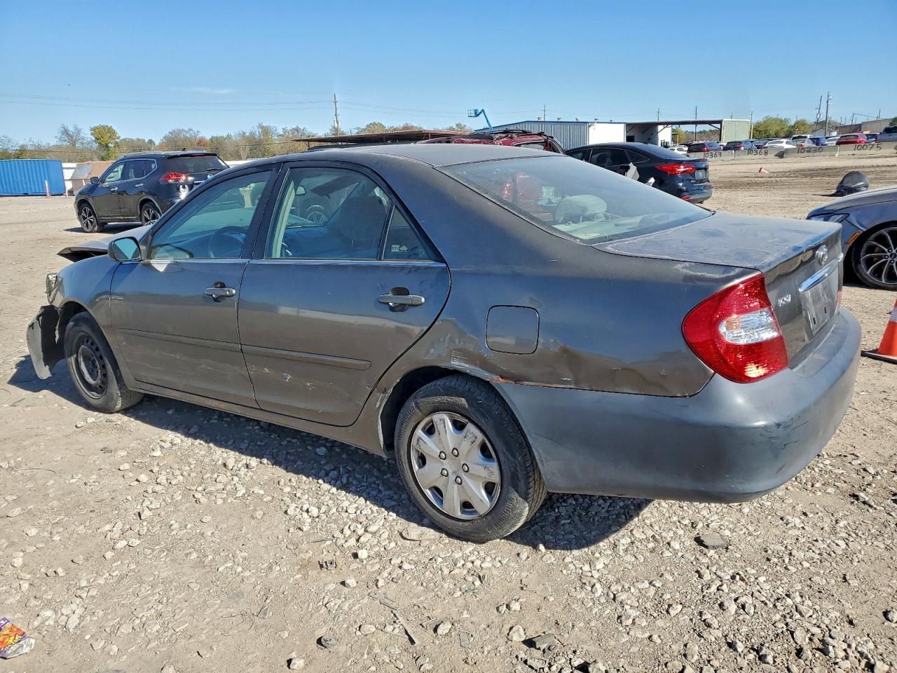 2004 TOYOTA CAMRY LE photo 2