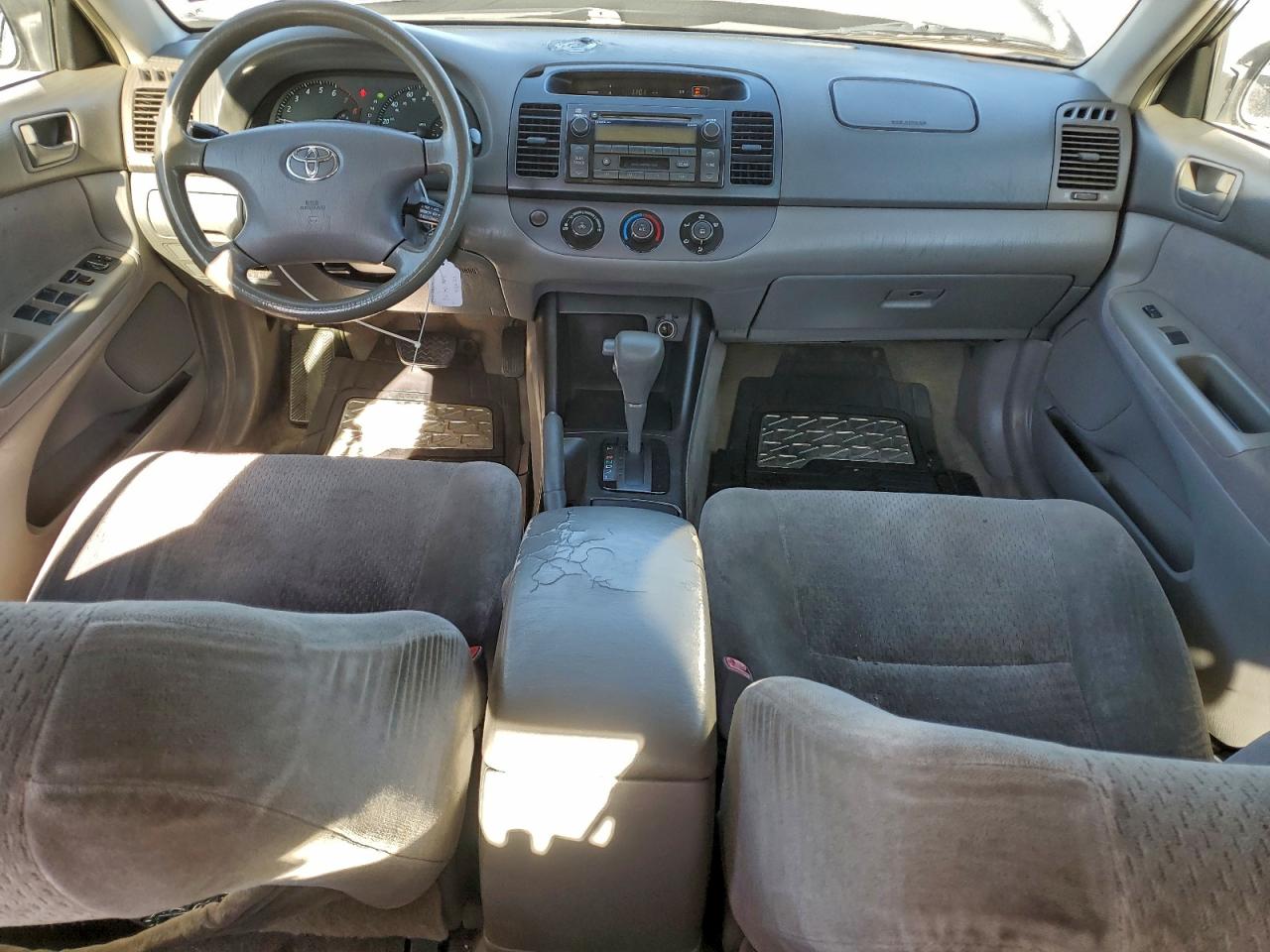 2004 TOYOTA CAMRY LE photo 8