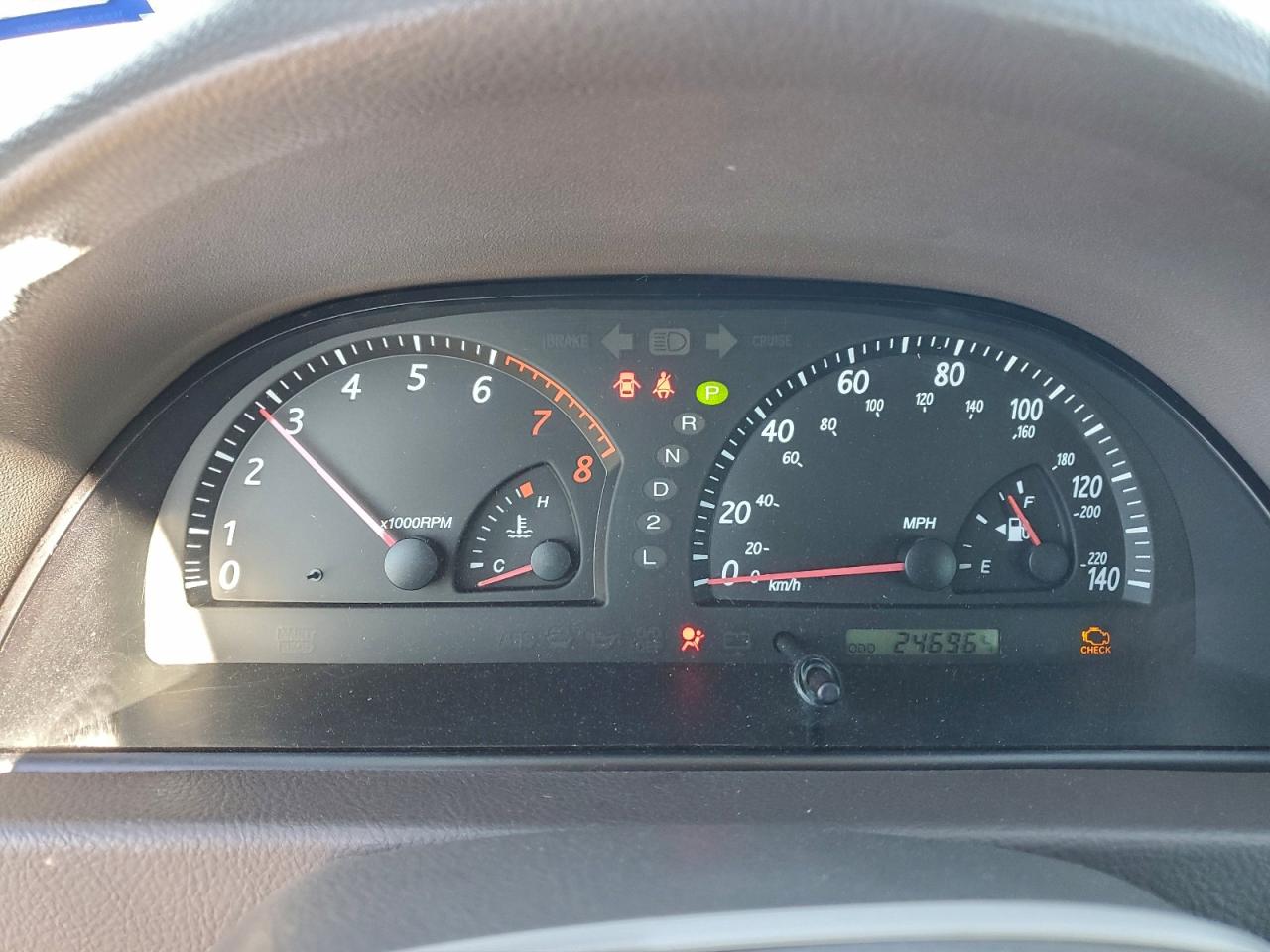 2004 TOYOTA CAMRY LE photo 9