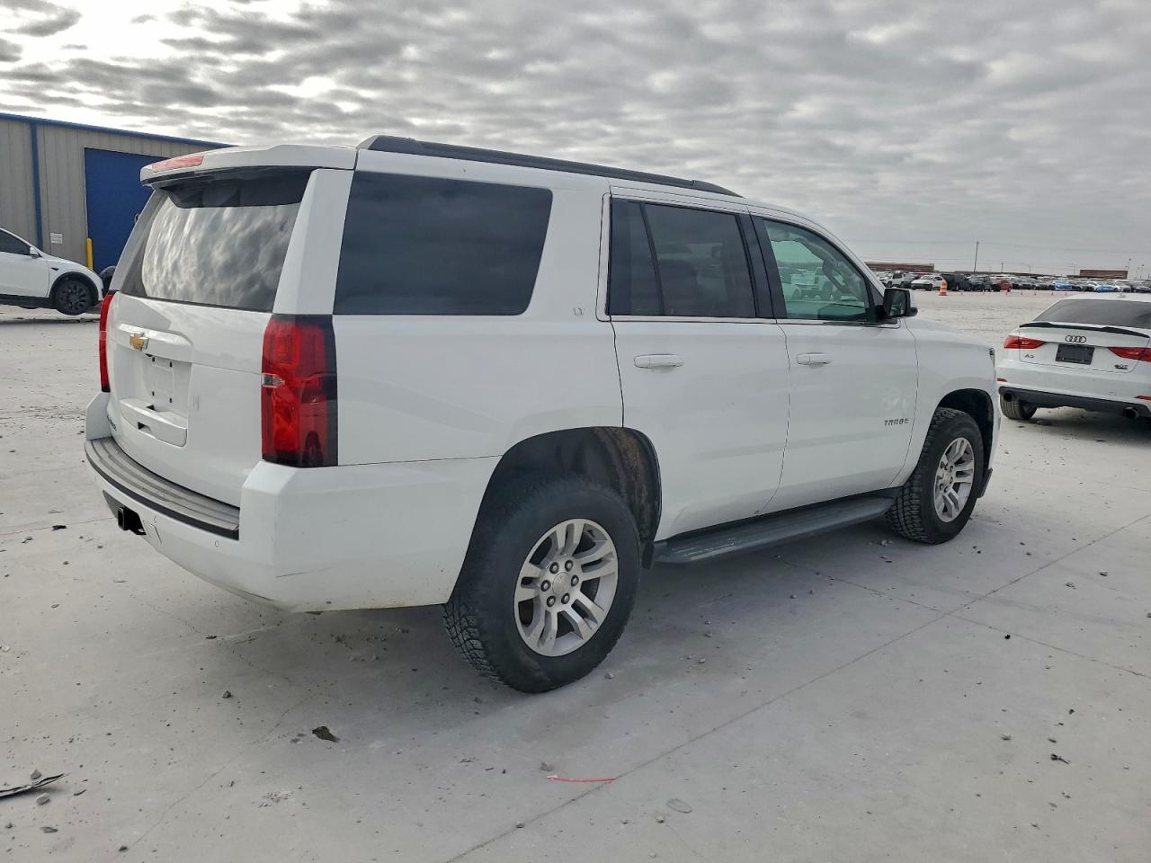 2017 CHEVROLET TAHOE C1500 LT photo 3