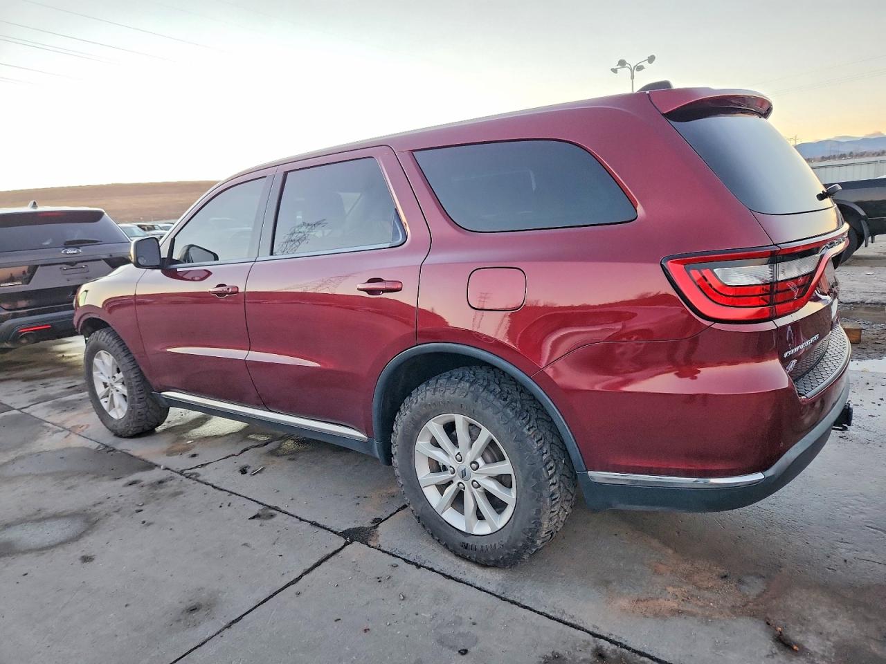 2019 DODGE DURANGO SXT photo 2