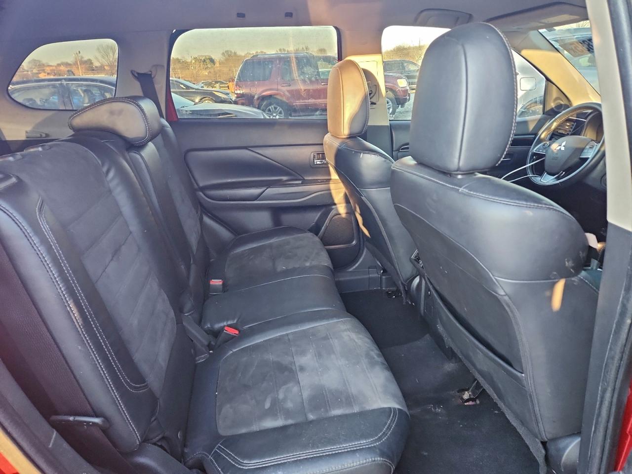 2019 MITSUBISHI OUTLANDER SE photo 11