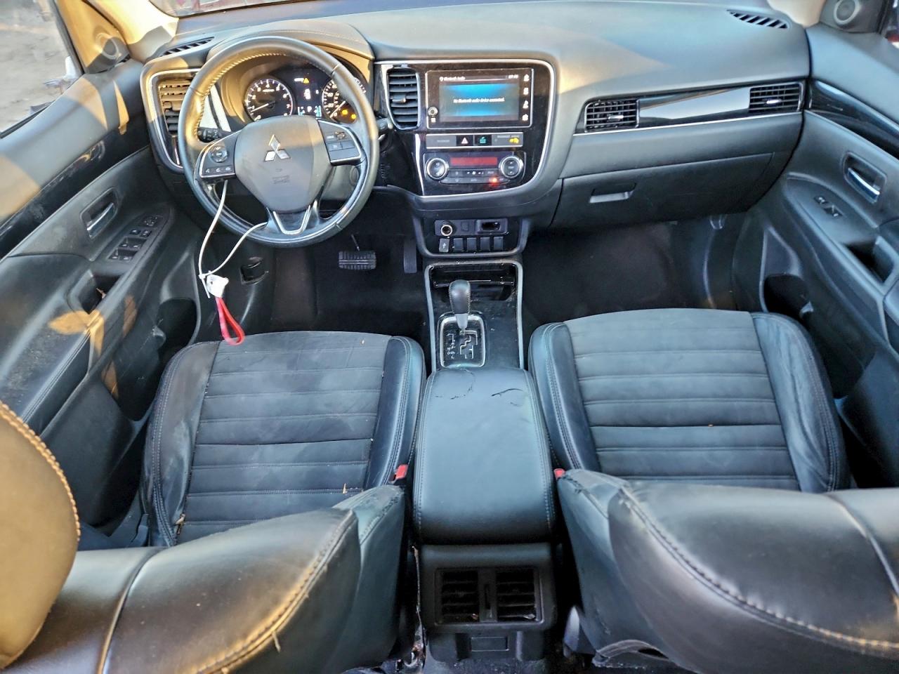 2019 MITSUBISHI OUTLANDER SE photo 8