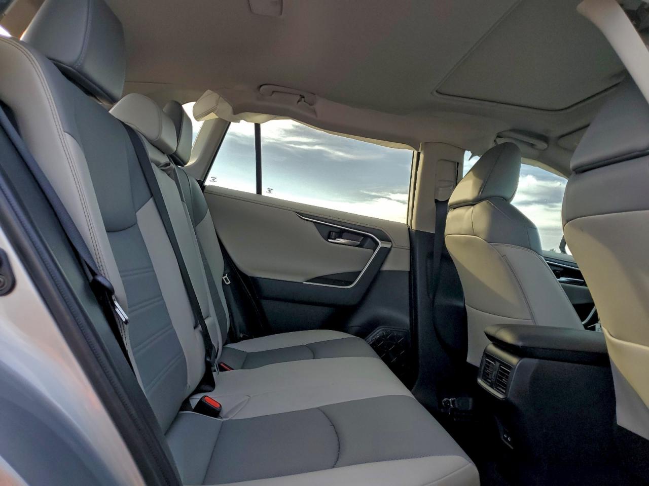 2024 TOYOTA RAV4 LIMITED photo 19