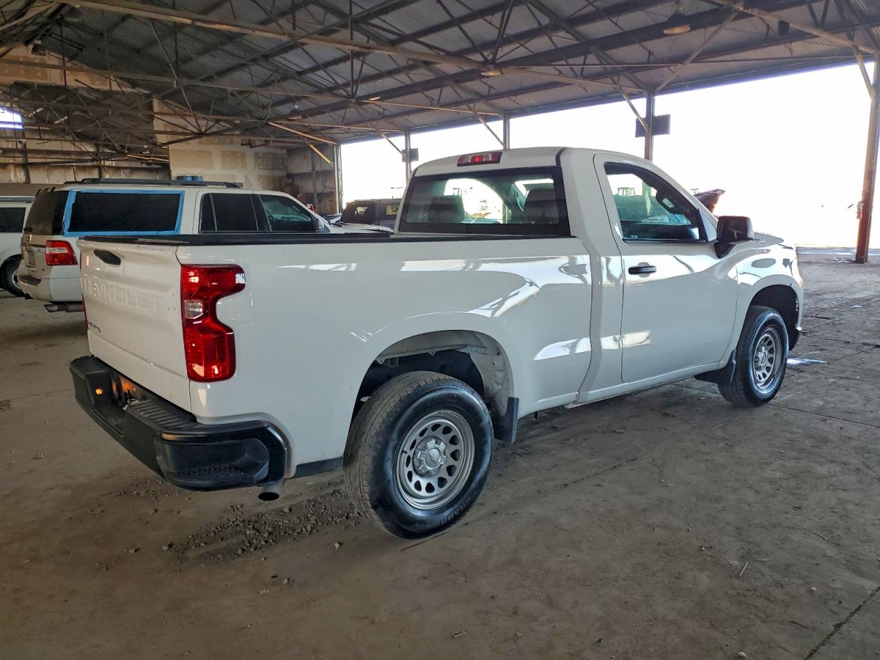 2023 CHEVROLET SILVERADO C1500 photo 3