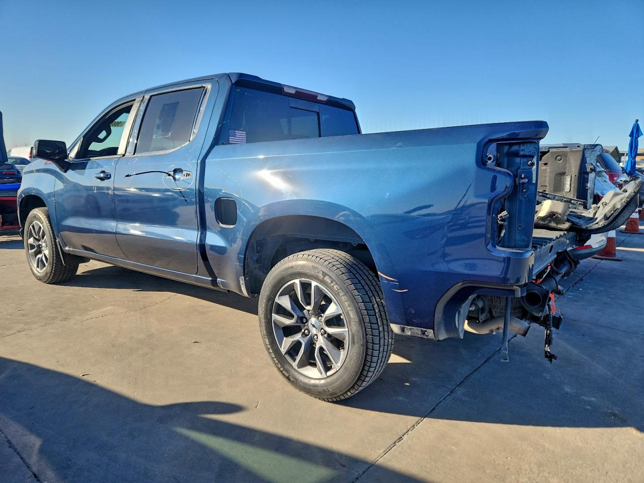 2019 CHEVROLET SILVERADO K1500 RST photo 2