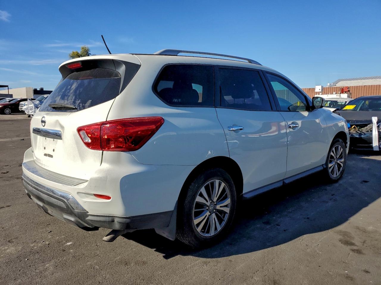 2017 NISSAN PATHFINDER S photo 3