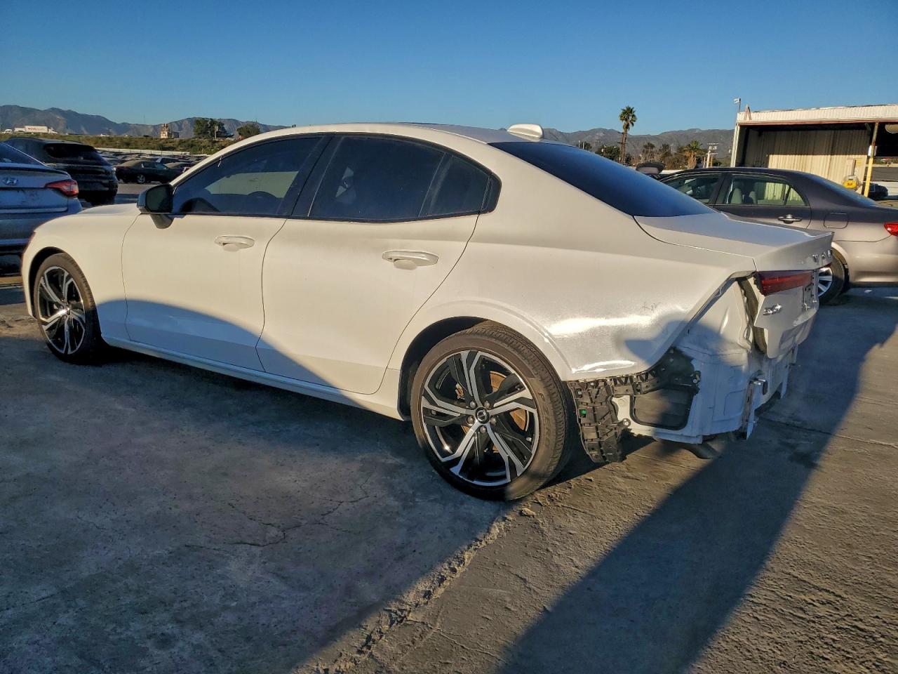 2024 VOLVO S60 CORE photo 2