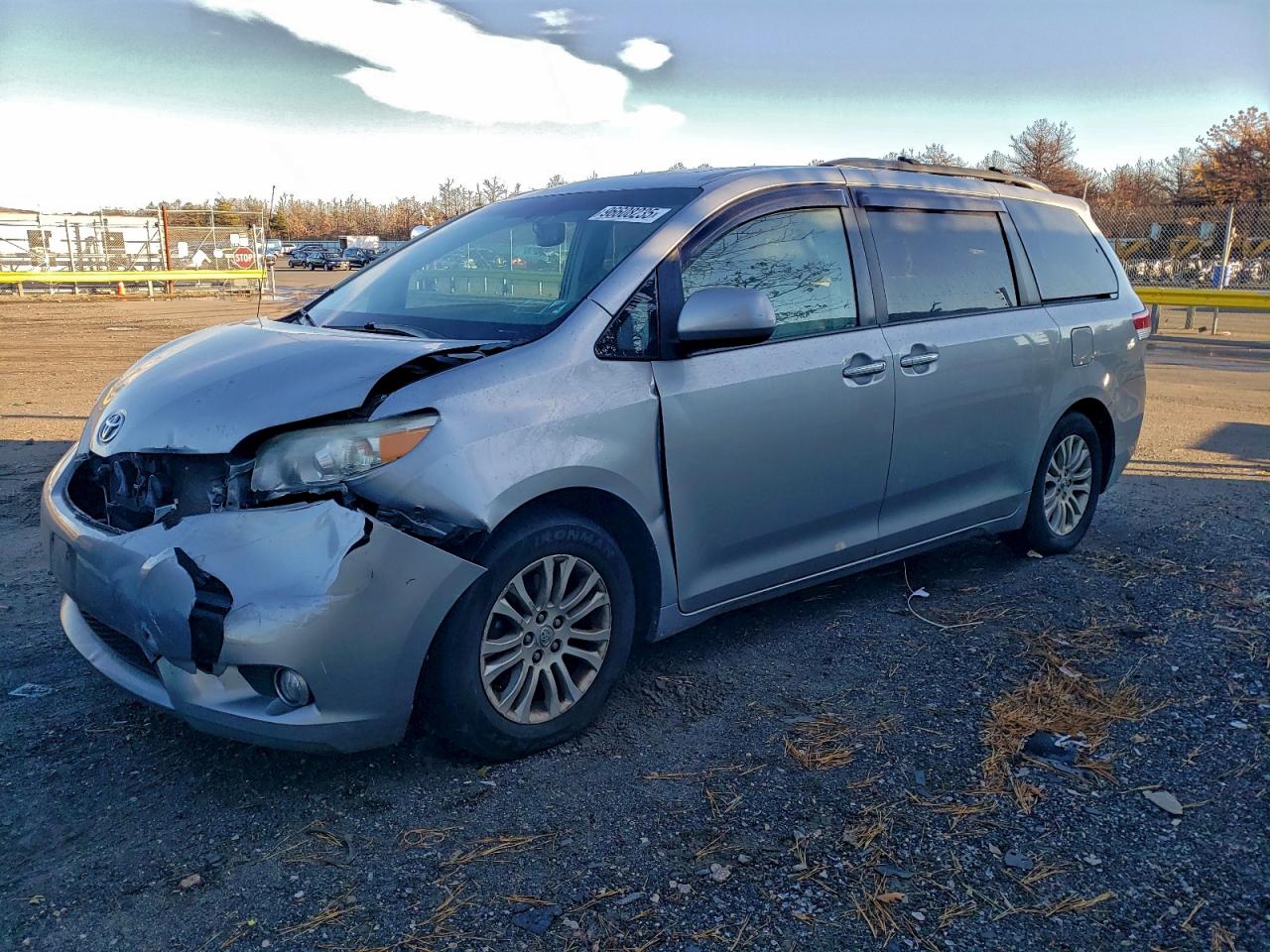 2014 TOYOTA SIENNA