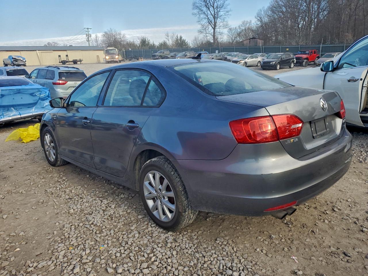 2011 VOLKSWAGEN JETTA SE photo 2