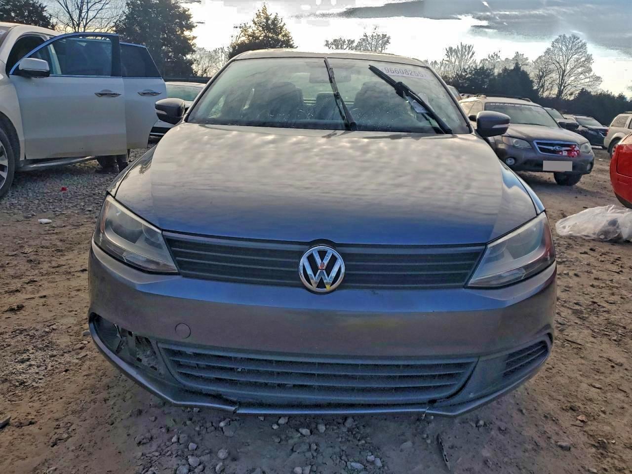 2011 VOLKSWAGEN JETTA SE photo 5