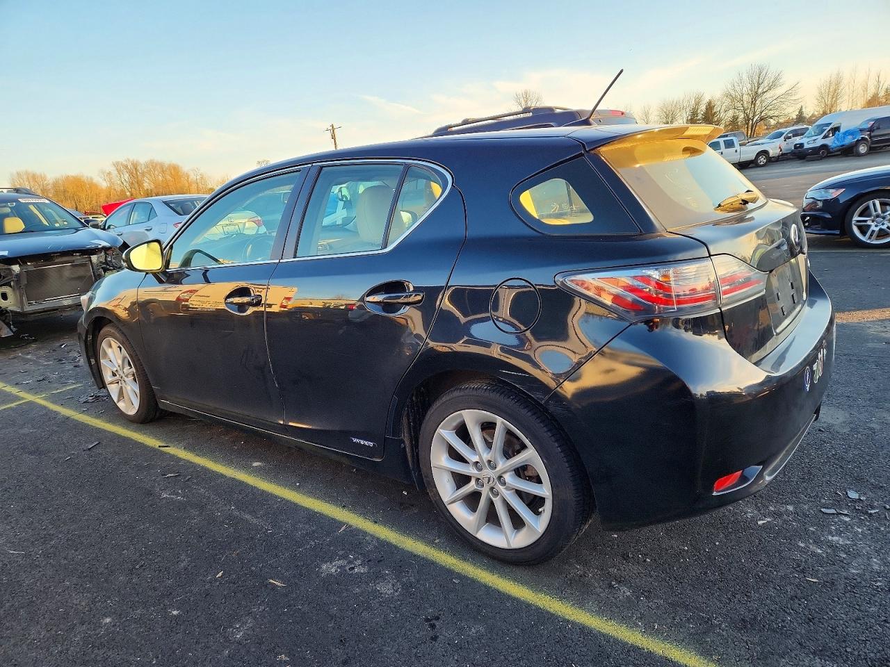 2013 LEXUS CT 200 photo 2