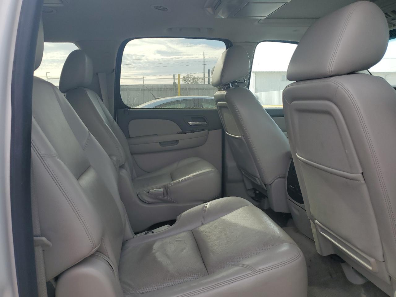2012 CHEVROLET SUBURBAN K1500 LTZ photo 11