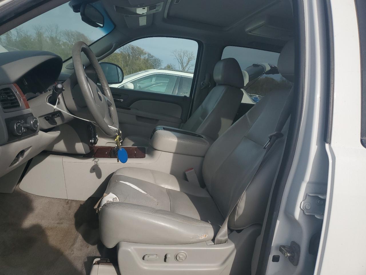 2012 CHEVROLET SUBURBAN K1500 LTZ photo 7