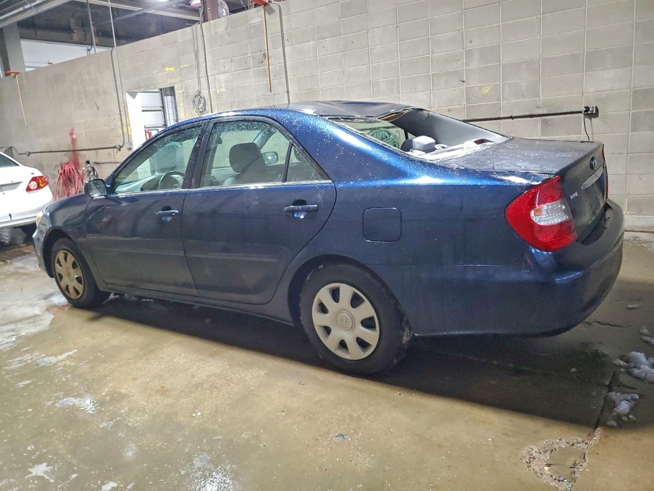 2003 TOYOTA CAMRY LE photo 2