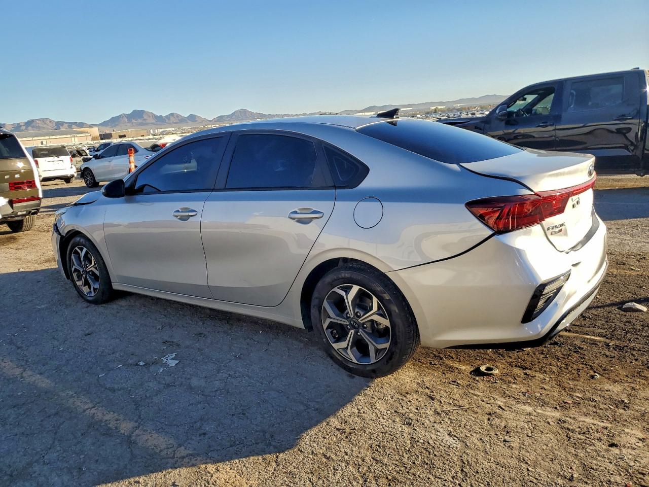 2021 KIA FORTE FE photo 2