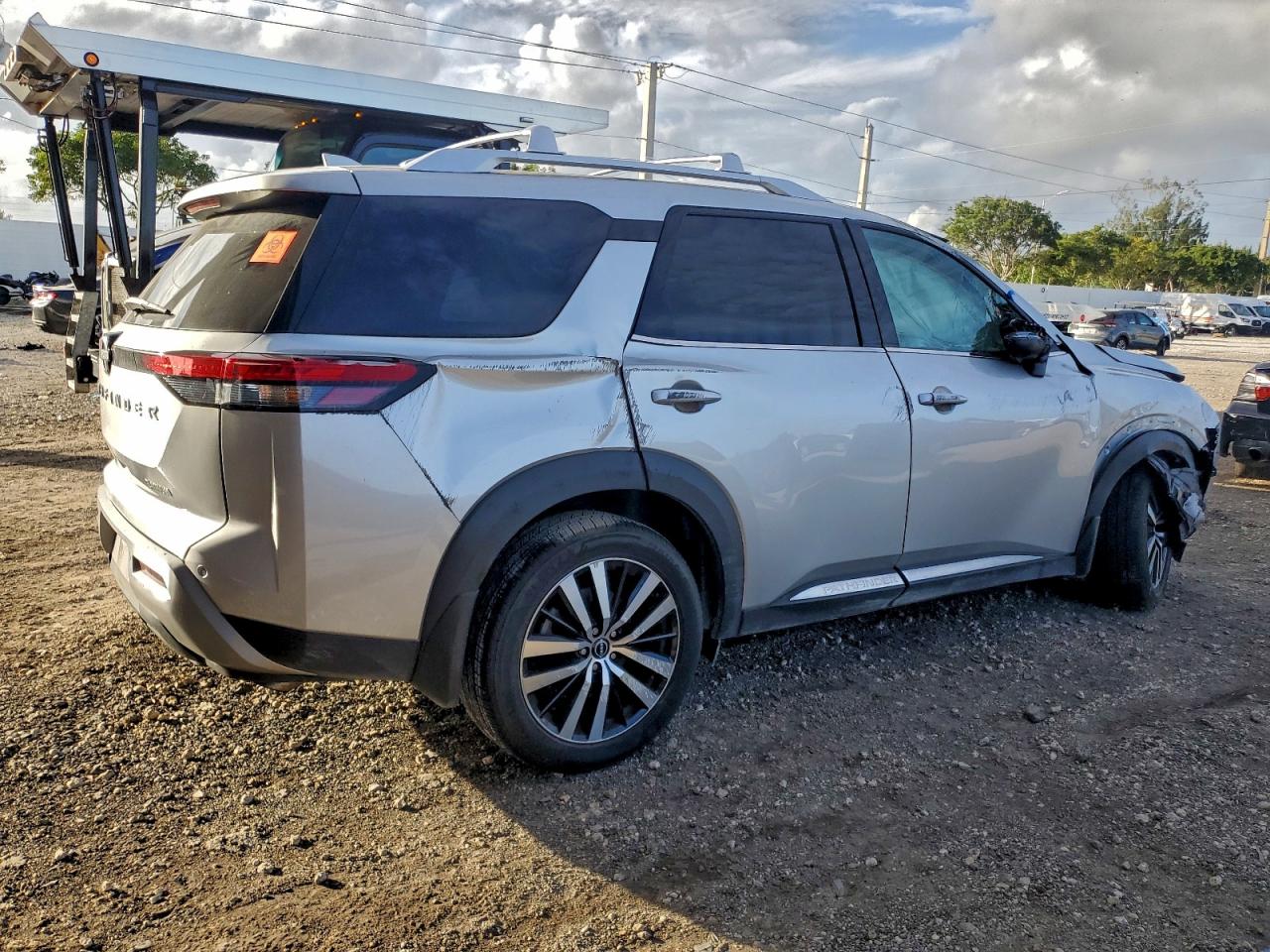 2023 NISSAN PATHFINDER PLATINUM photo 3