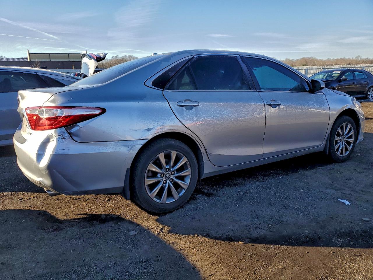 2017 TOYOTA CAMRY LE photo 3