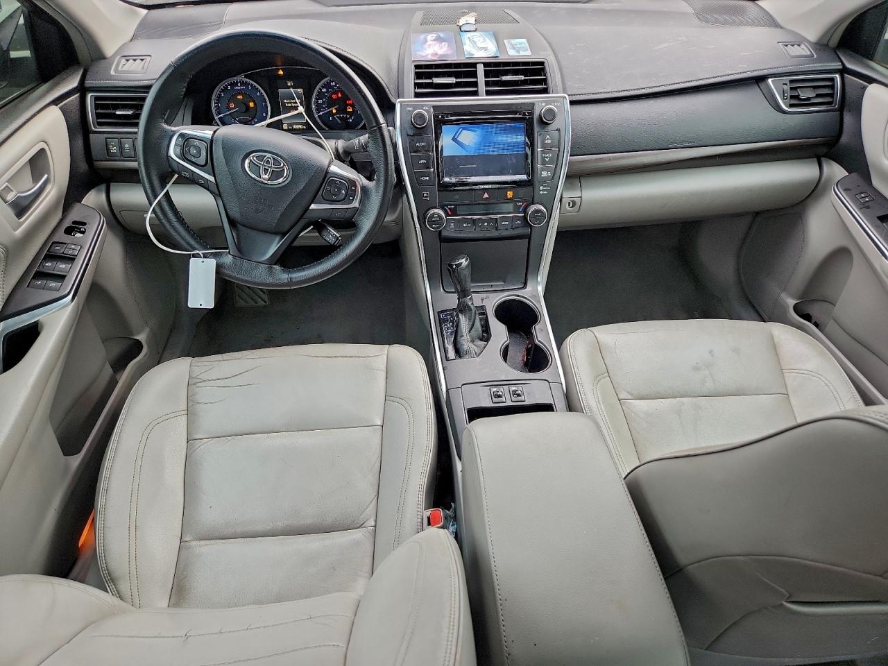 2017 TOYOTA CAMRY LE photo 8