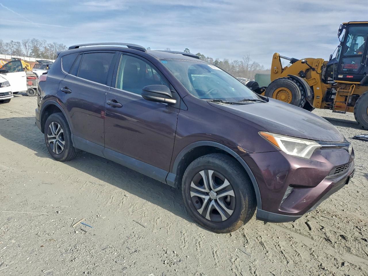 2017 TOYOTA RAV4 LE photo 4
