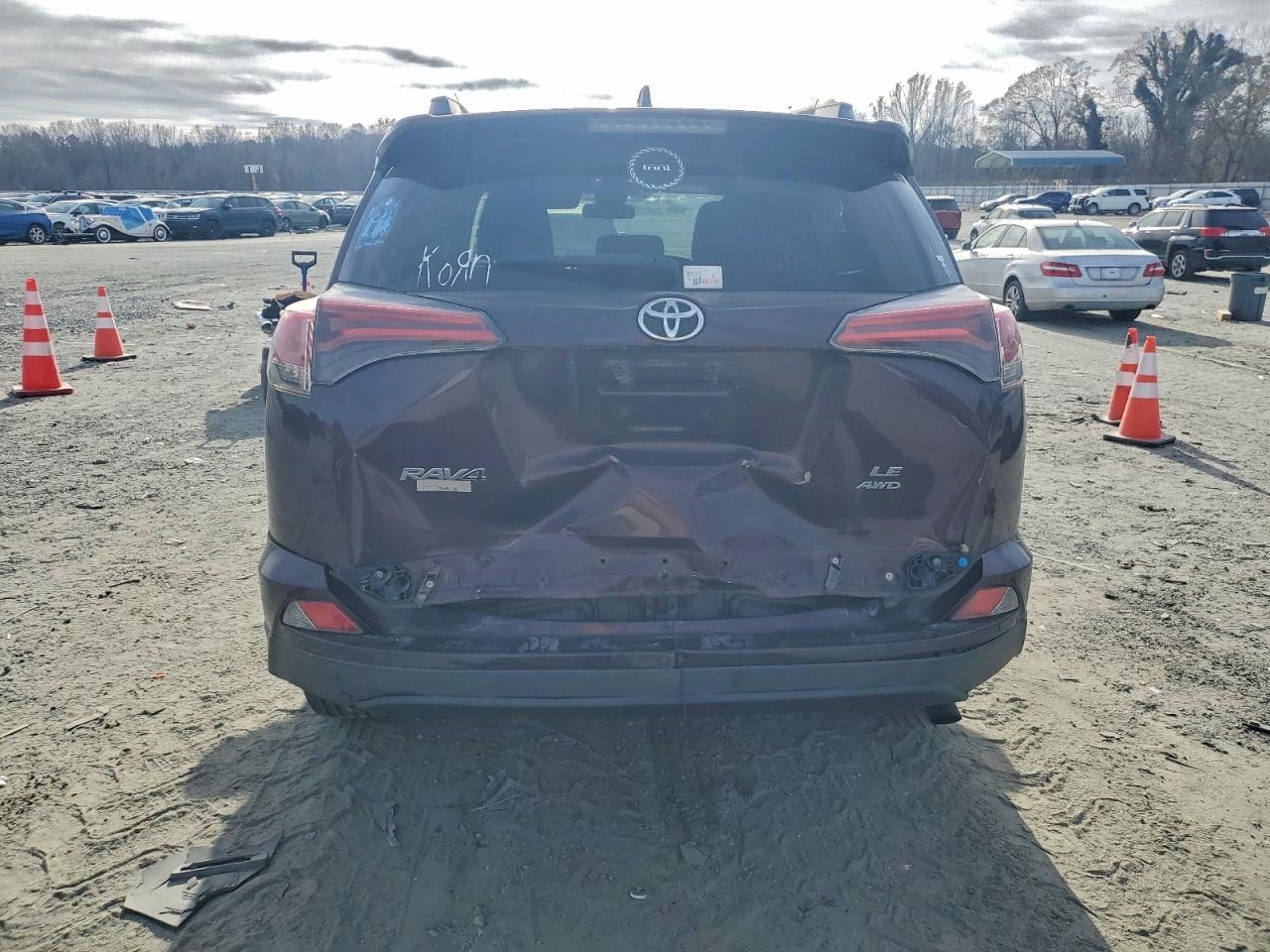 2017 TOYOTA RAV4 LE photo 6