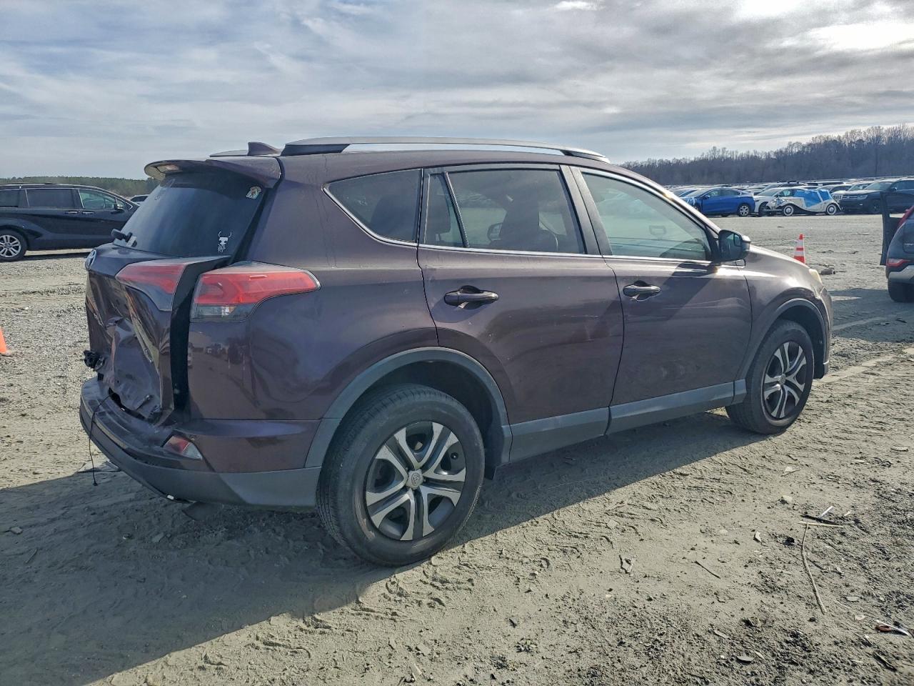 2017 TOYOTA RAV4 LE photo 3