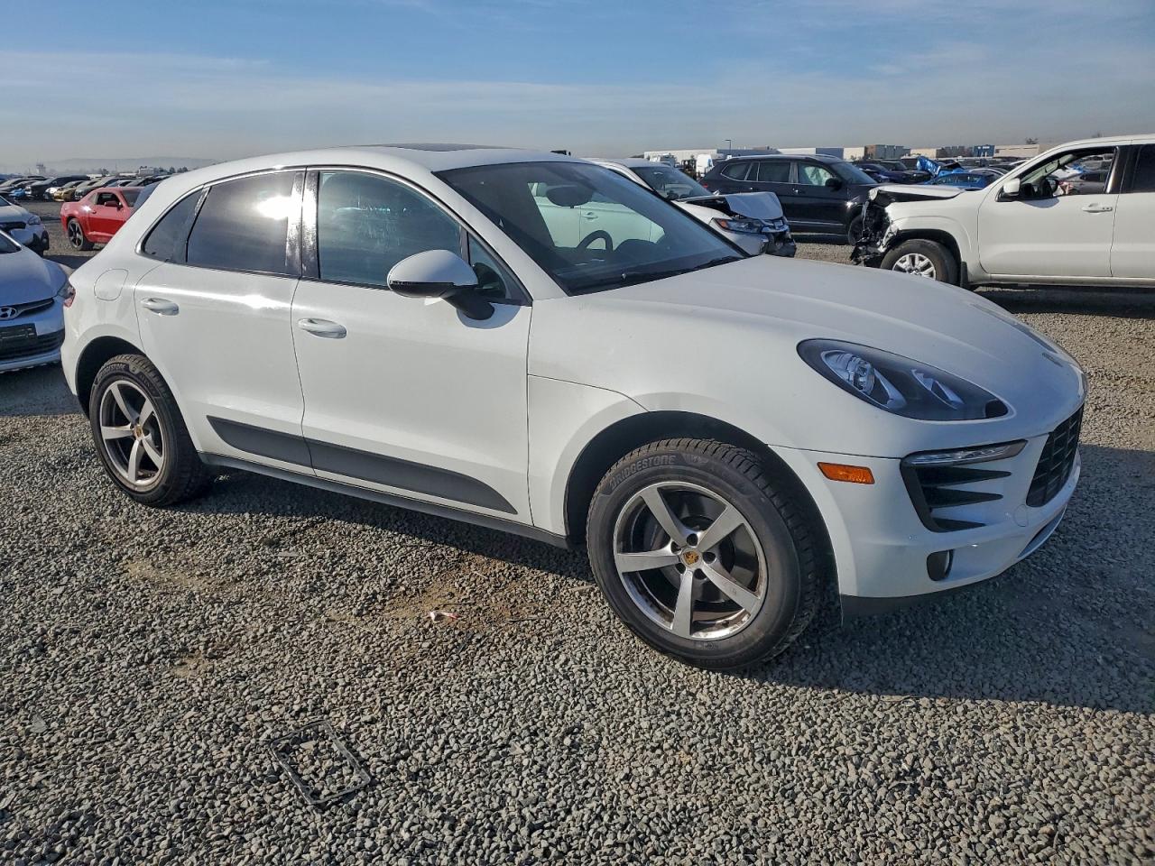 2017 PORSCHE MACAN photo 4