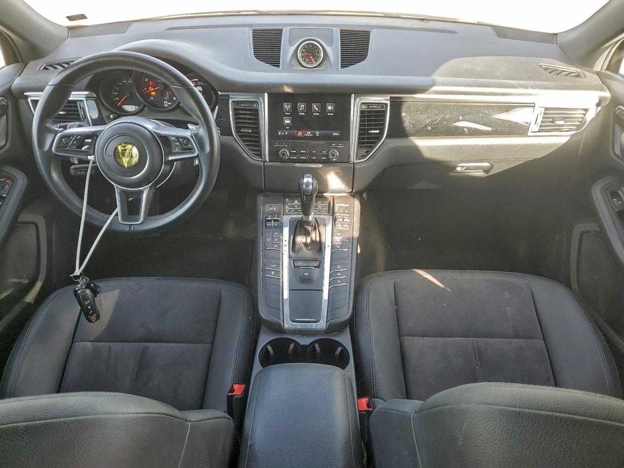 2017 PORSCHE MACAN photo 8