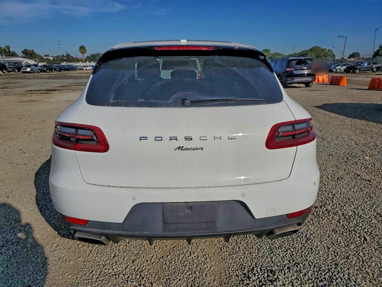 2017 PORSCHE MACAN photo 6