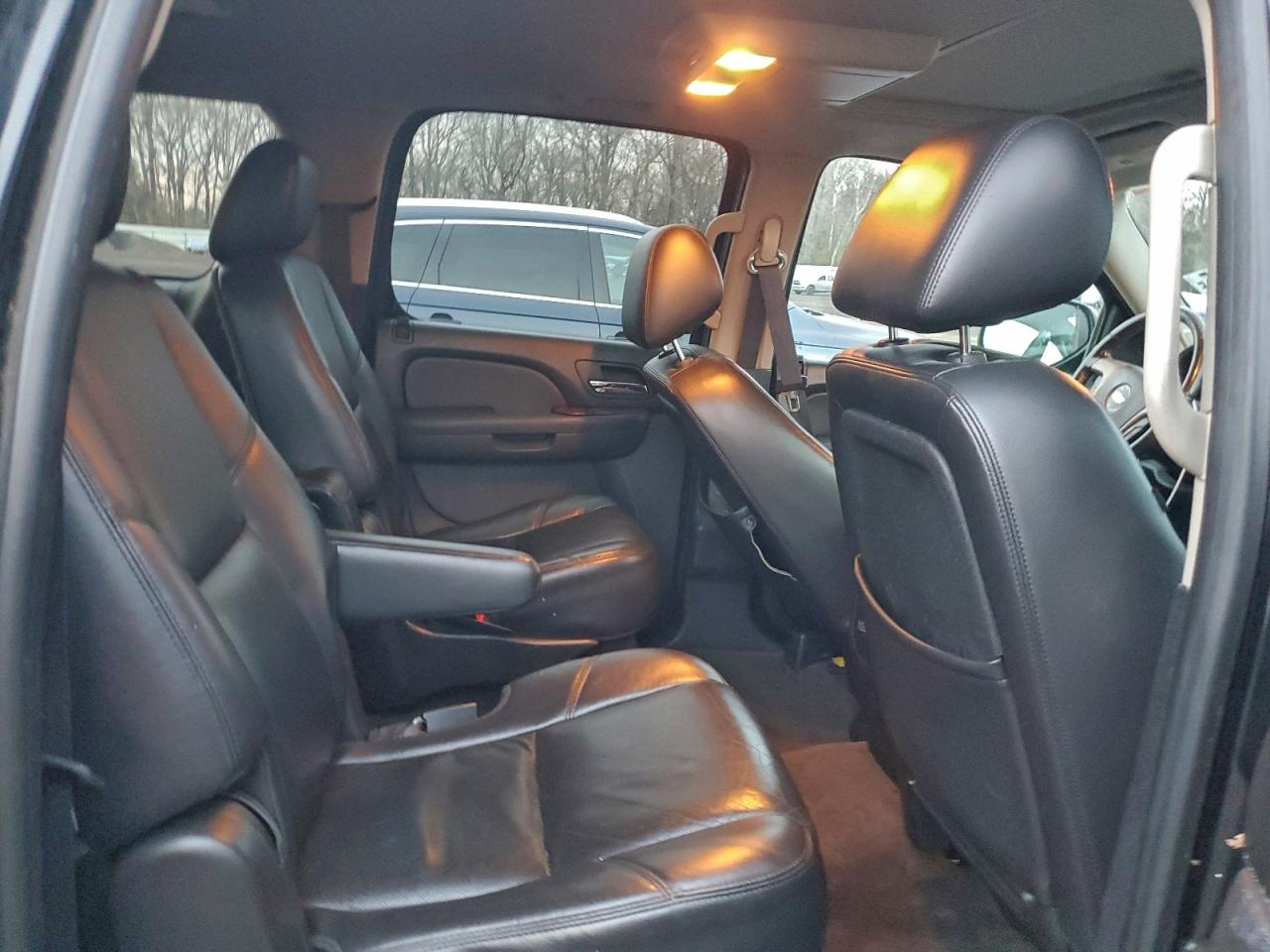2011 CHEVROLET SUBURBAN K1500 LTZ photo 11