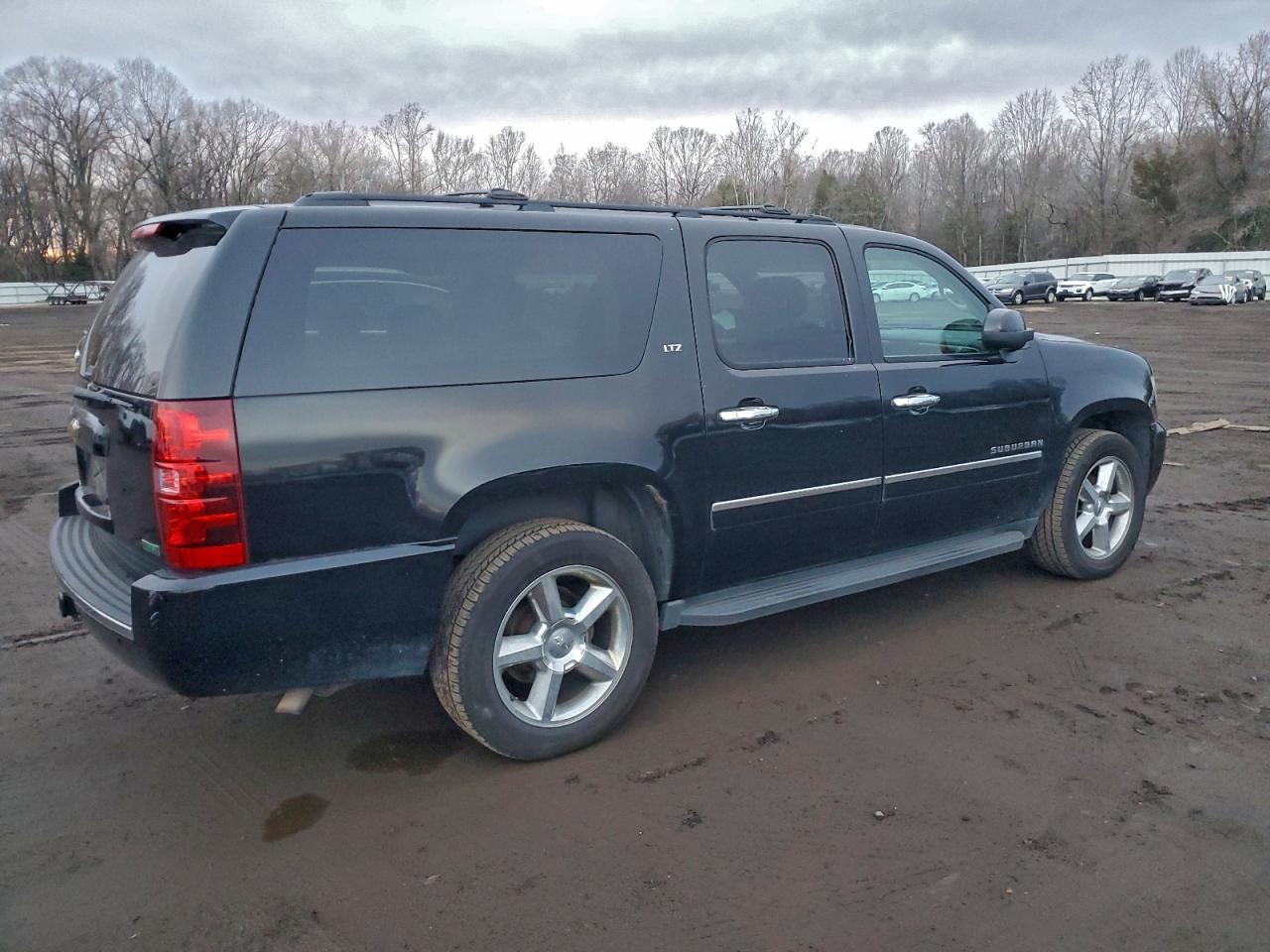 2011 CHEVROLET SUBURBAN K1500 LTZ photo 3