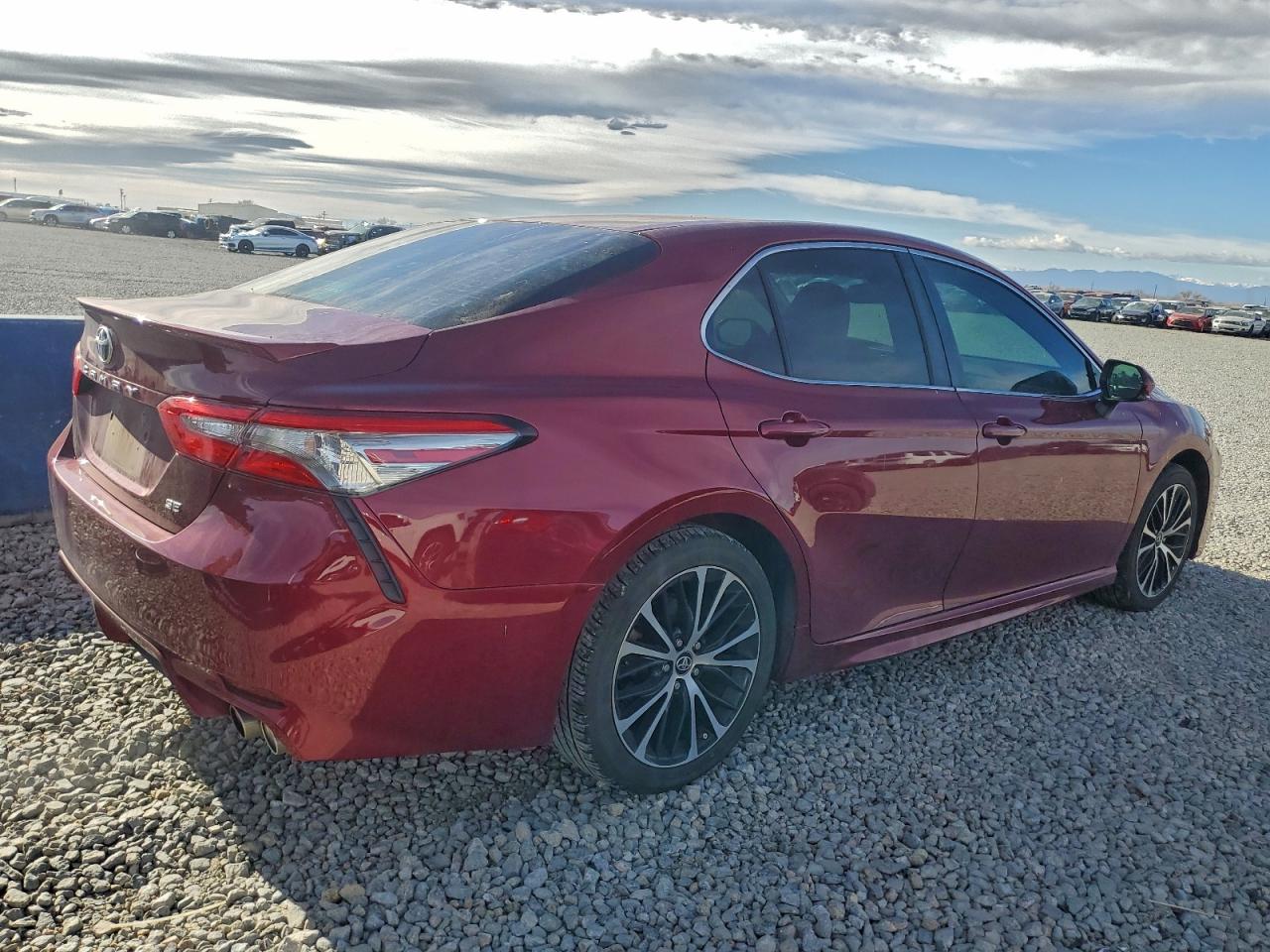 2018 TOYOTA CAMRY L photo 3