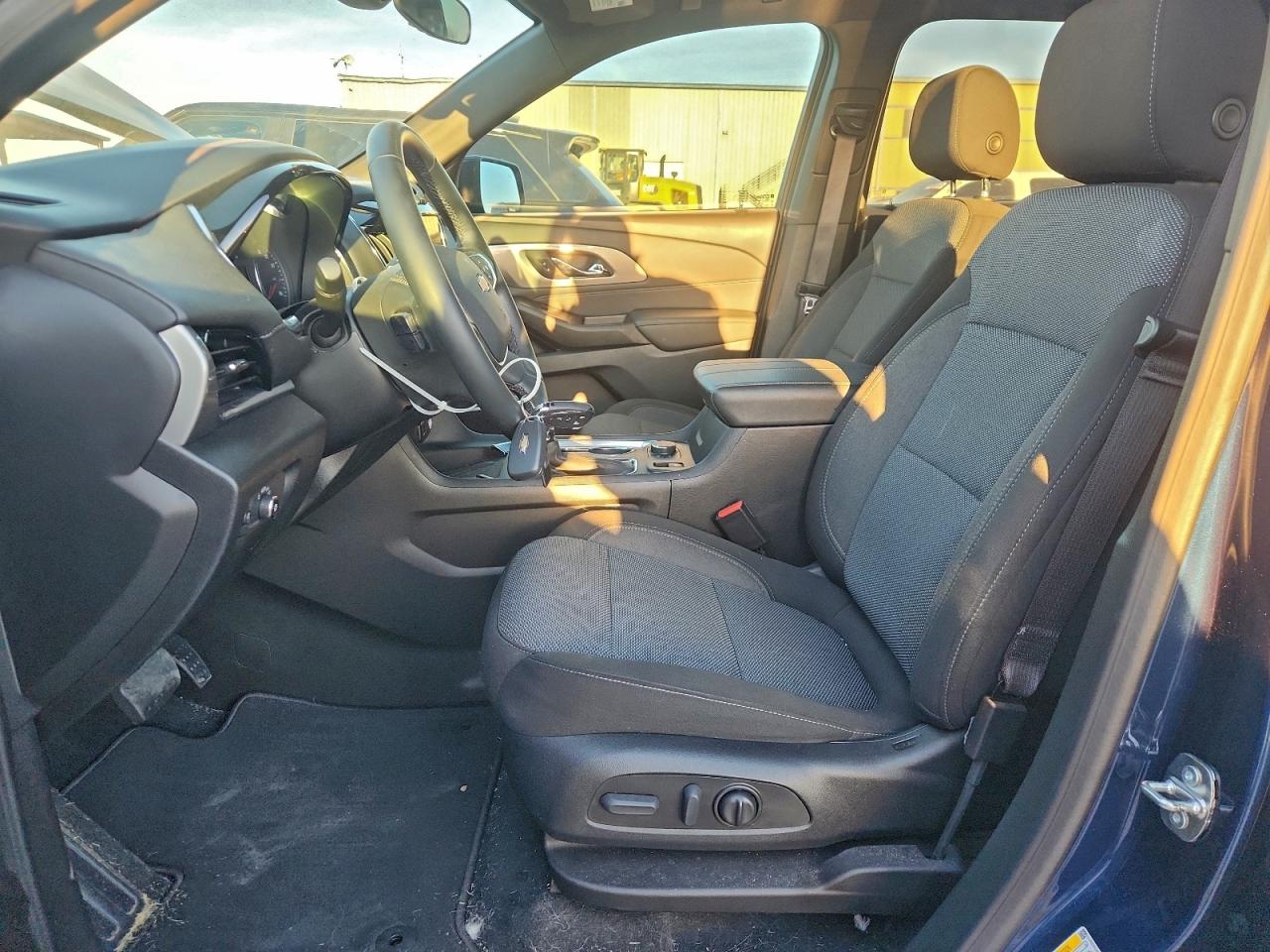 2023 CHEVROLET TRAVERSE LT photo 7