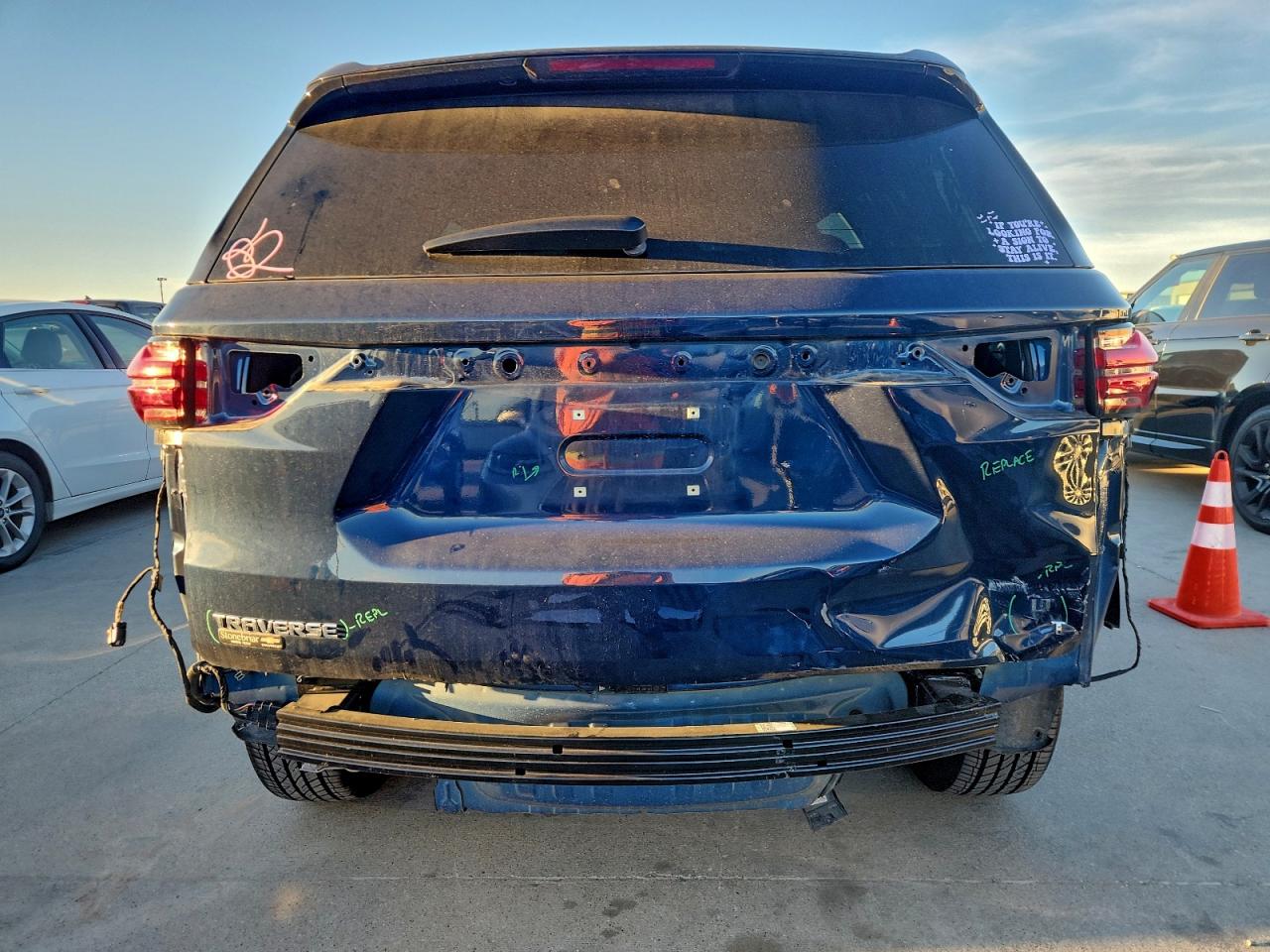 2023 CHEVROLET TRAVERSE LT photo 6