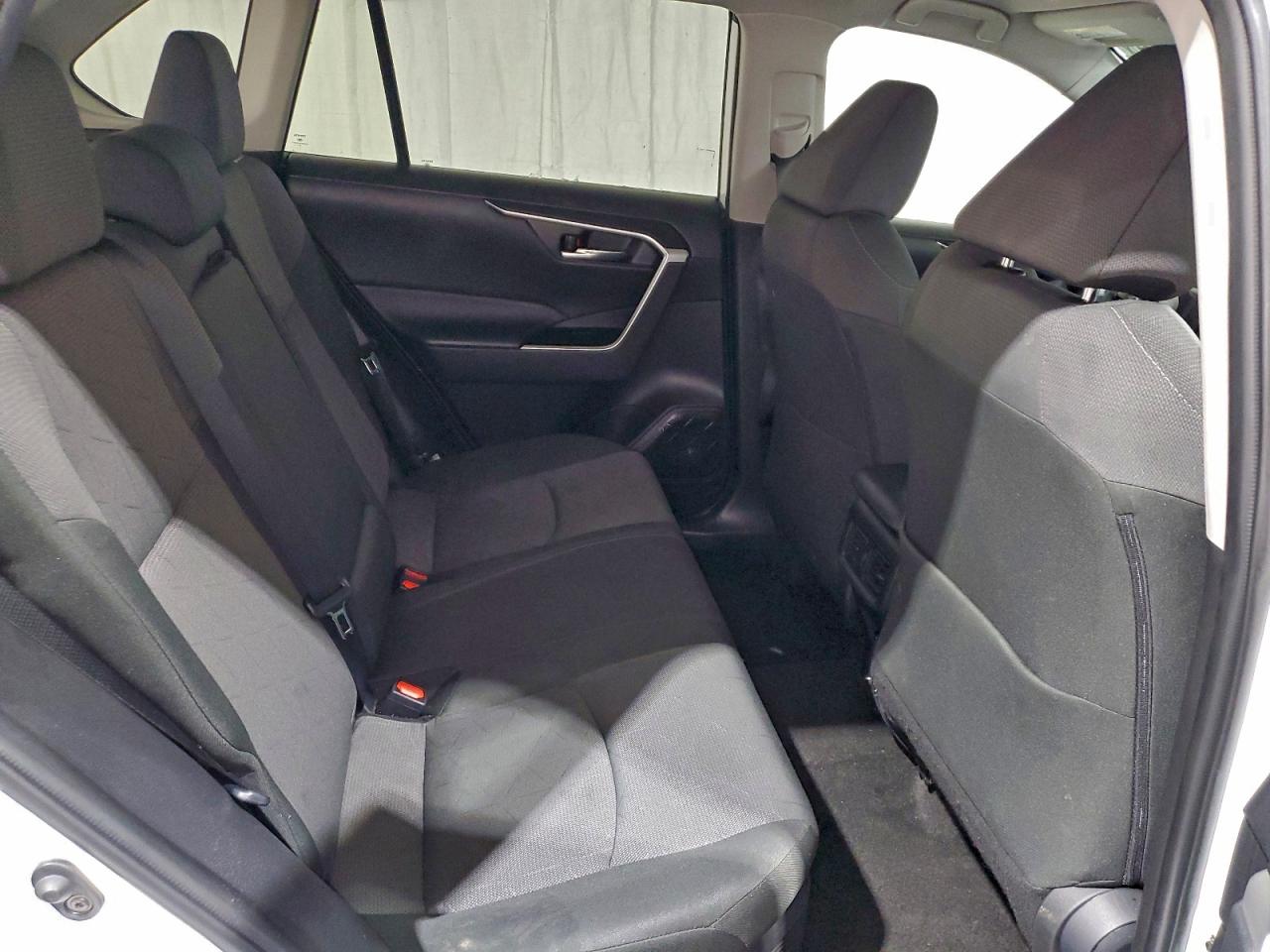 2025 TOYOTA RAV4 XLE photo 11