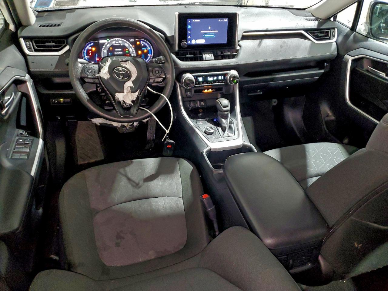 2025 TOYOTA RAV4 XLE photo 8