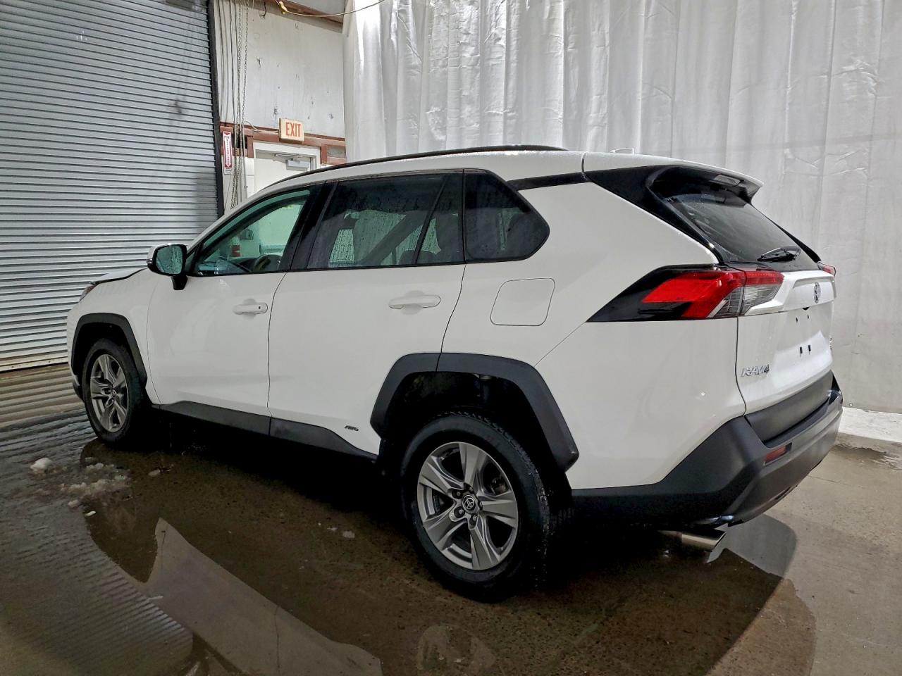 2025 TOYOTA RAV4 XLE photo 2