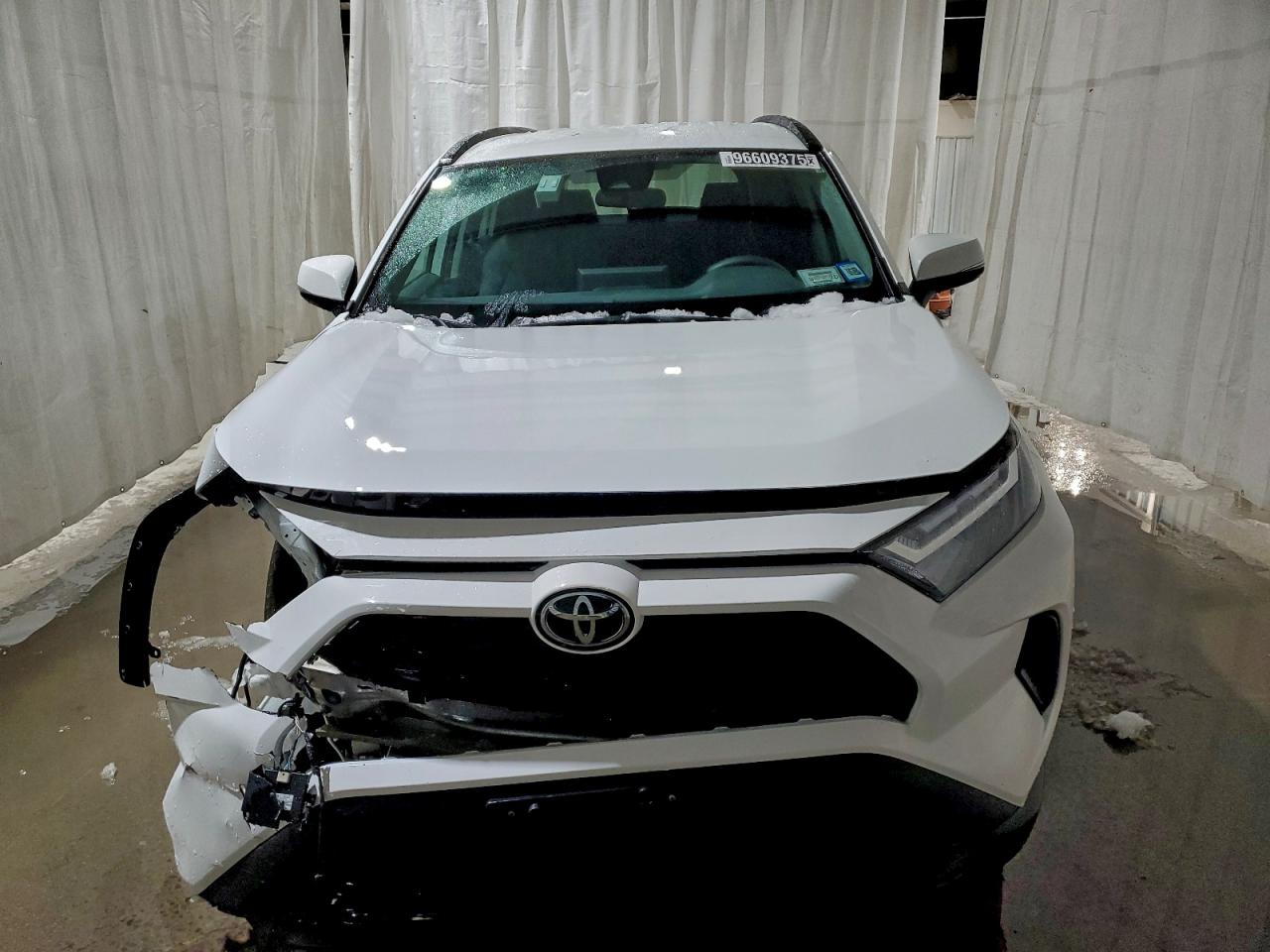 2025 TOYOTA RAV4 XLE photo 5