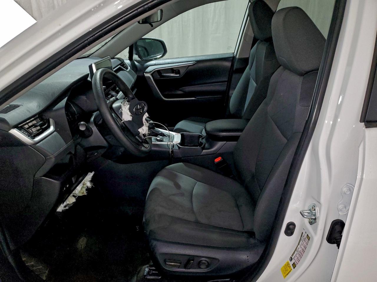 2025 TOYOTA RAV4 XLE photo 7