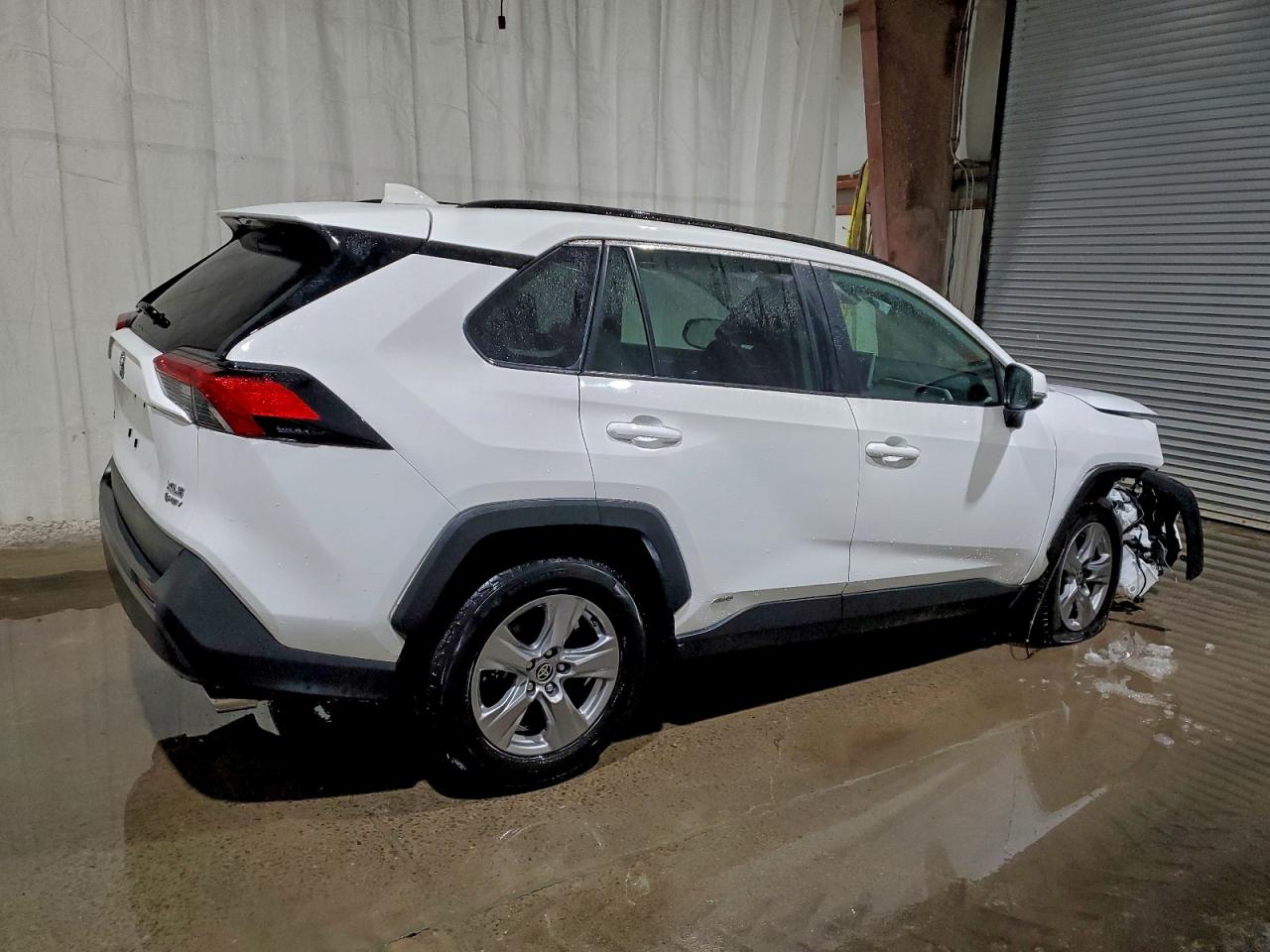 2025 TOYOTA RAV4 XLE photo 3