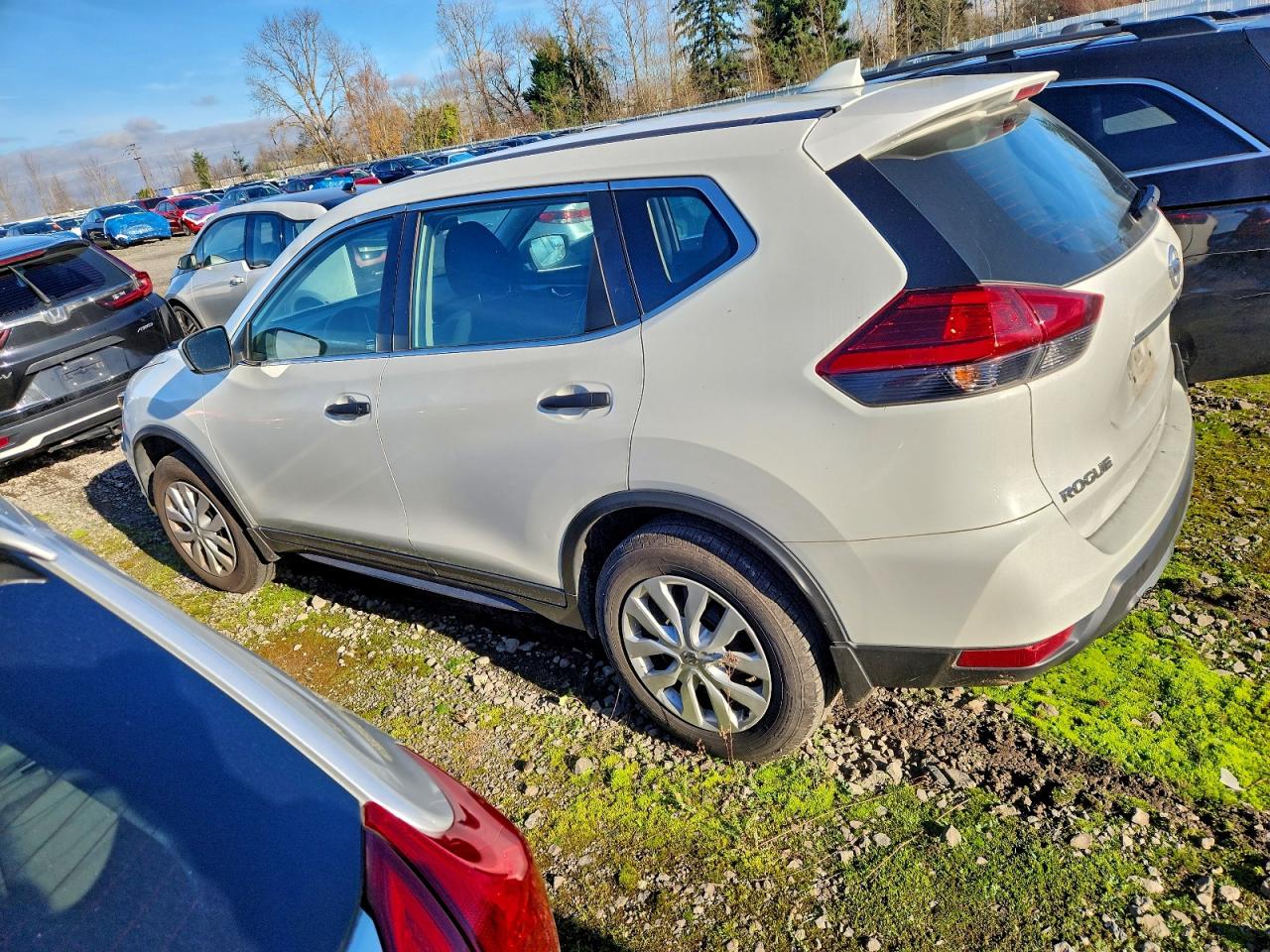 2017 NISSAN ROGUE SV photo 2