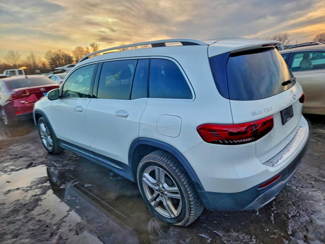 2020 MERCEDES-BENZ GLB 250 4MATIC photo 2