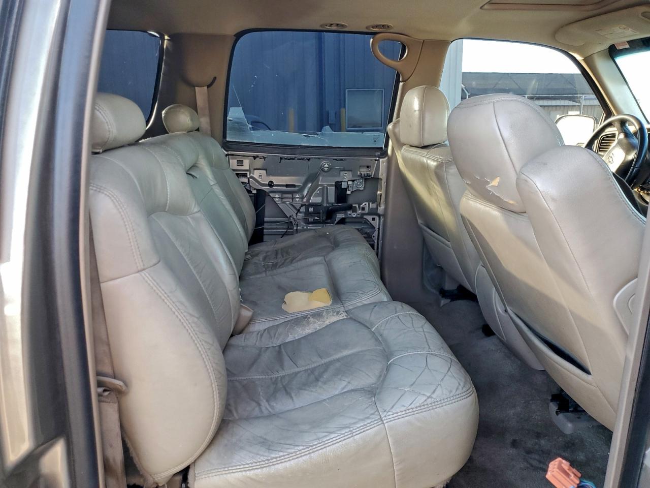 2002 CHEVROLET SUBURBAN K1500 photo 11