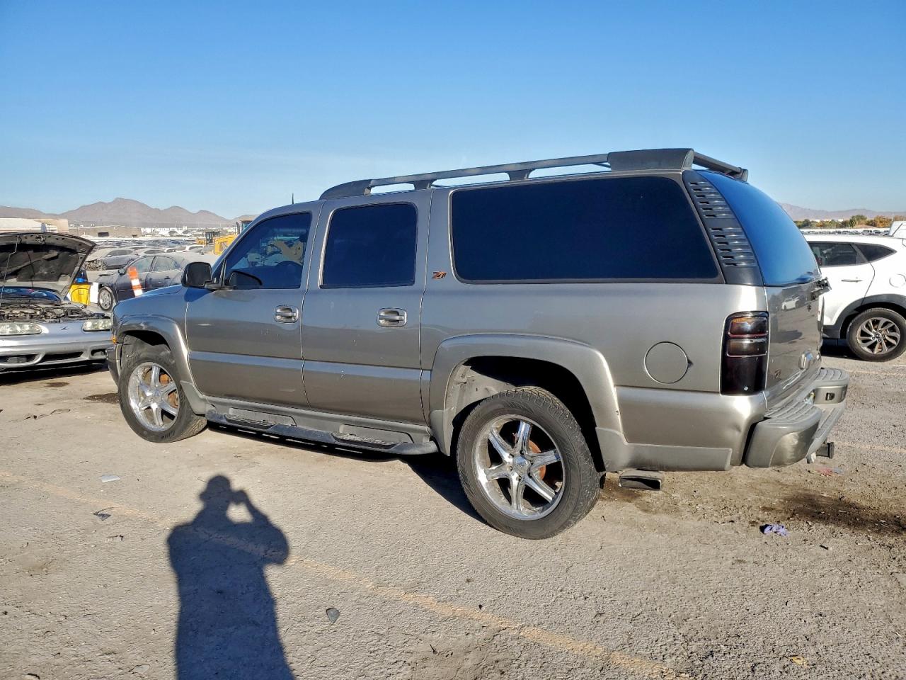 2002 CHEVROLET SUBURBAN K1500 photo 2