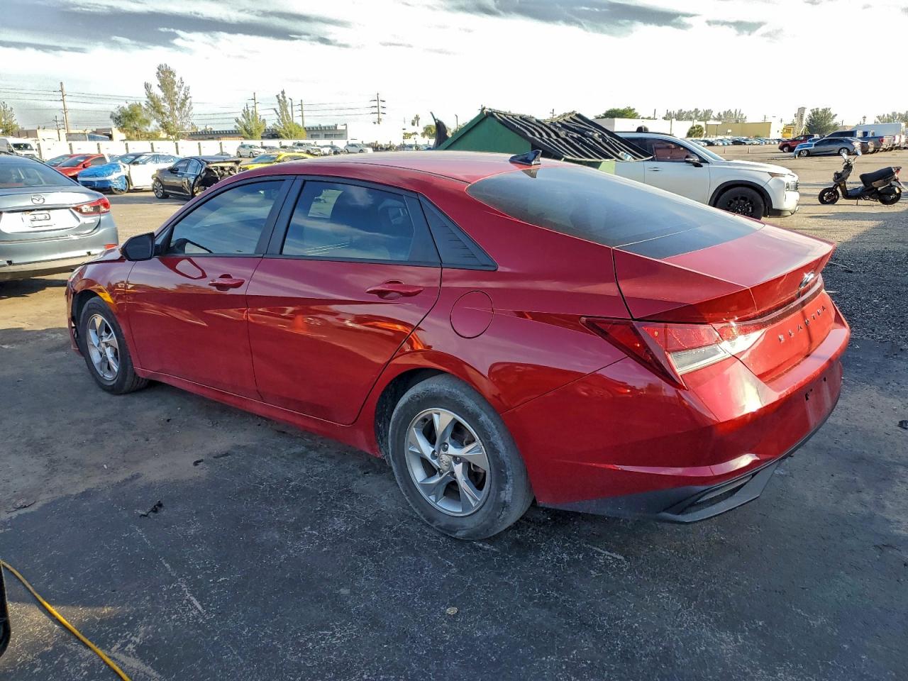 2023 HYUNDAI ELANTRA SE photo 2