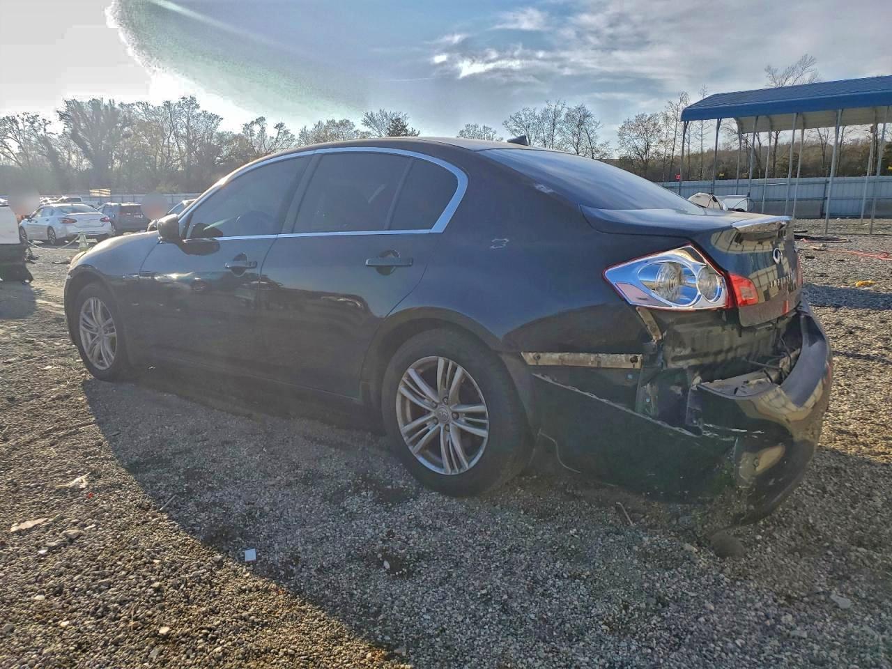 2013 INFINITI G37 photo 2