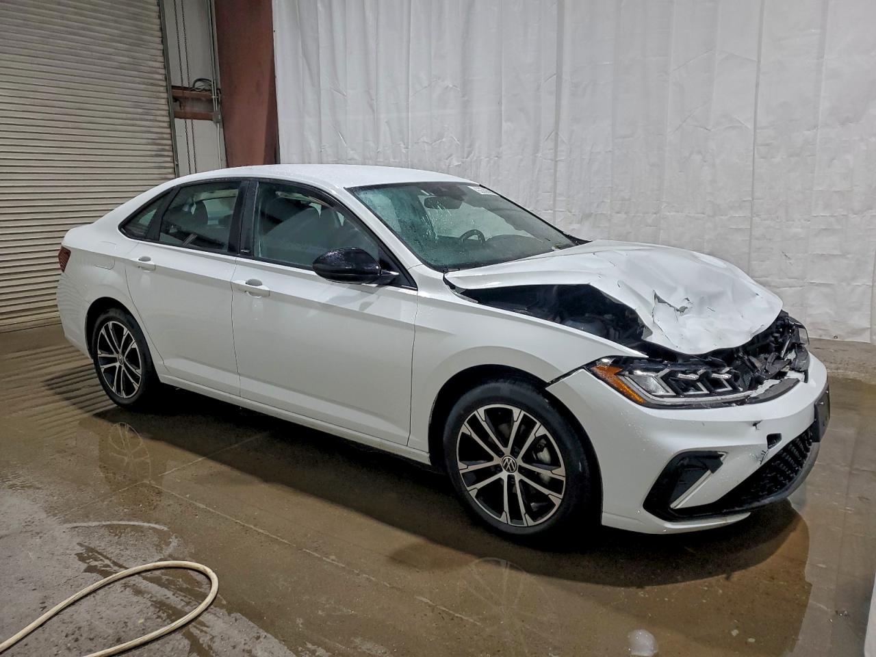 2025 VOLKSWAGEN JETTA SPORT photo 4
