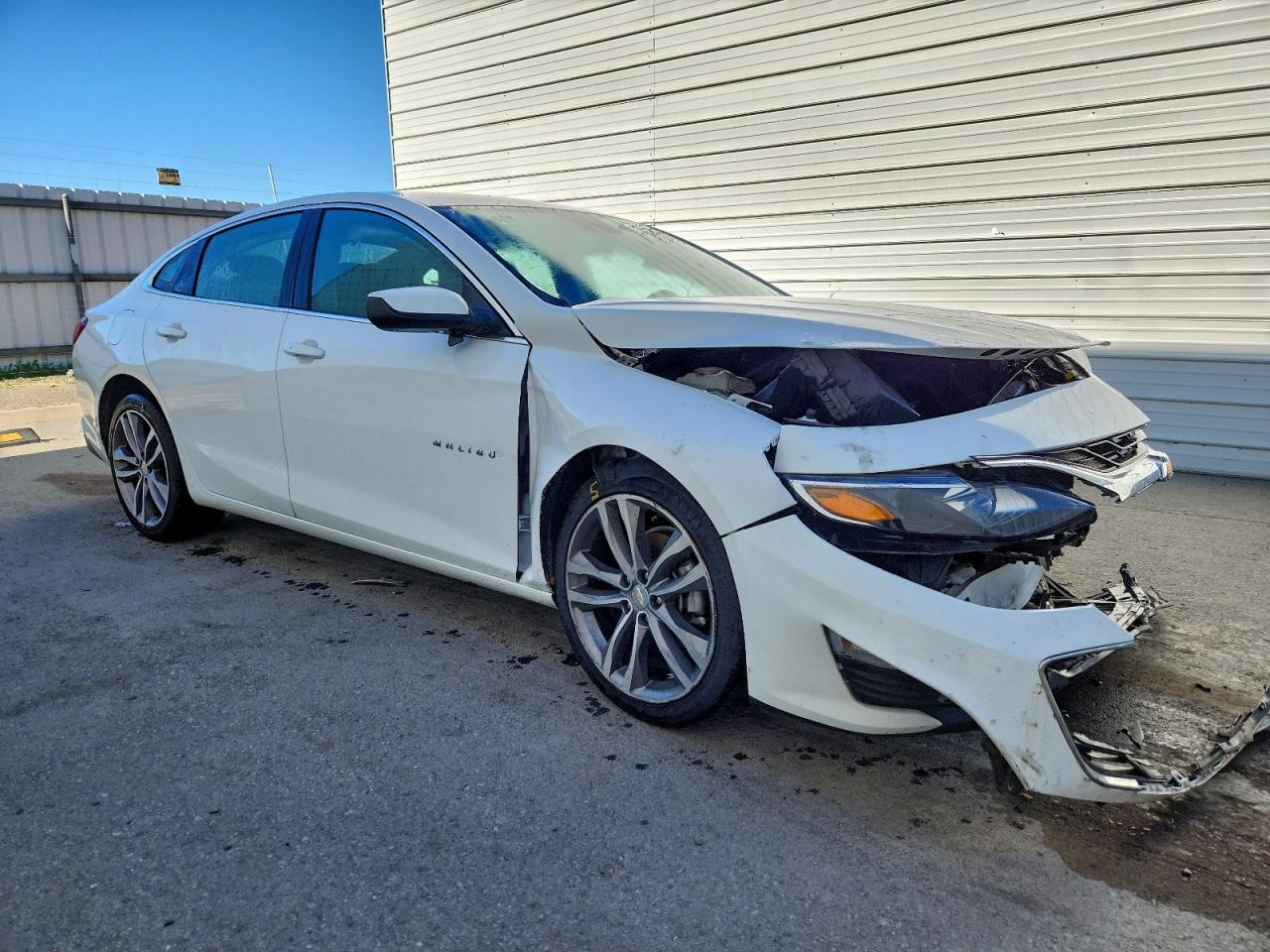 2023 CHEVROLET MALIBU LT photo 4