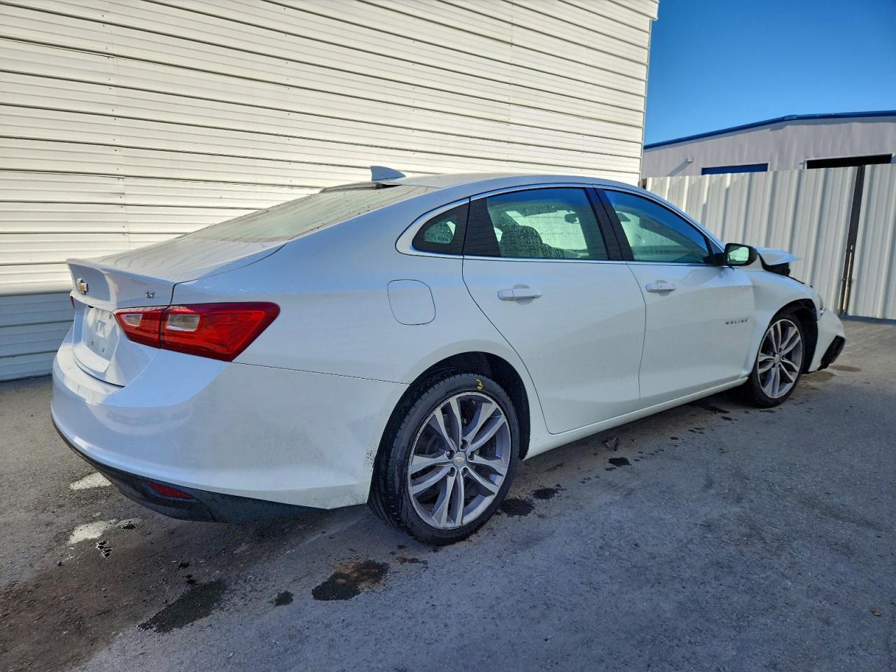 2023 CHEVROLET MALIBU LT photo 3